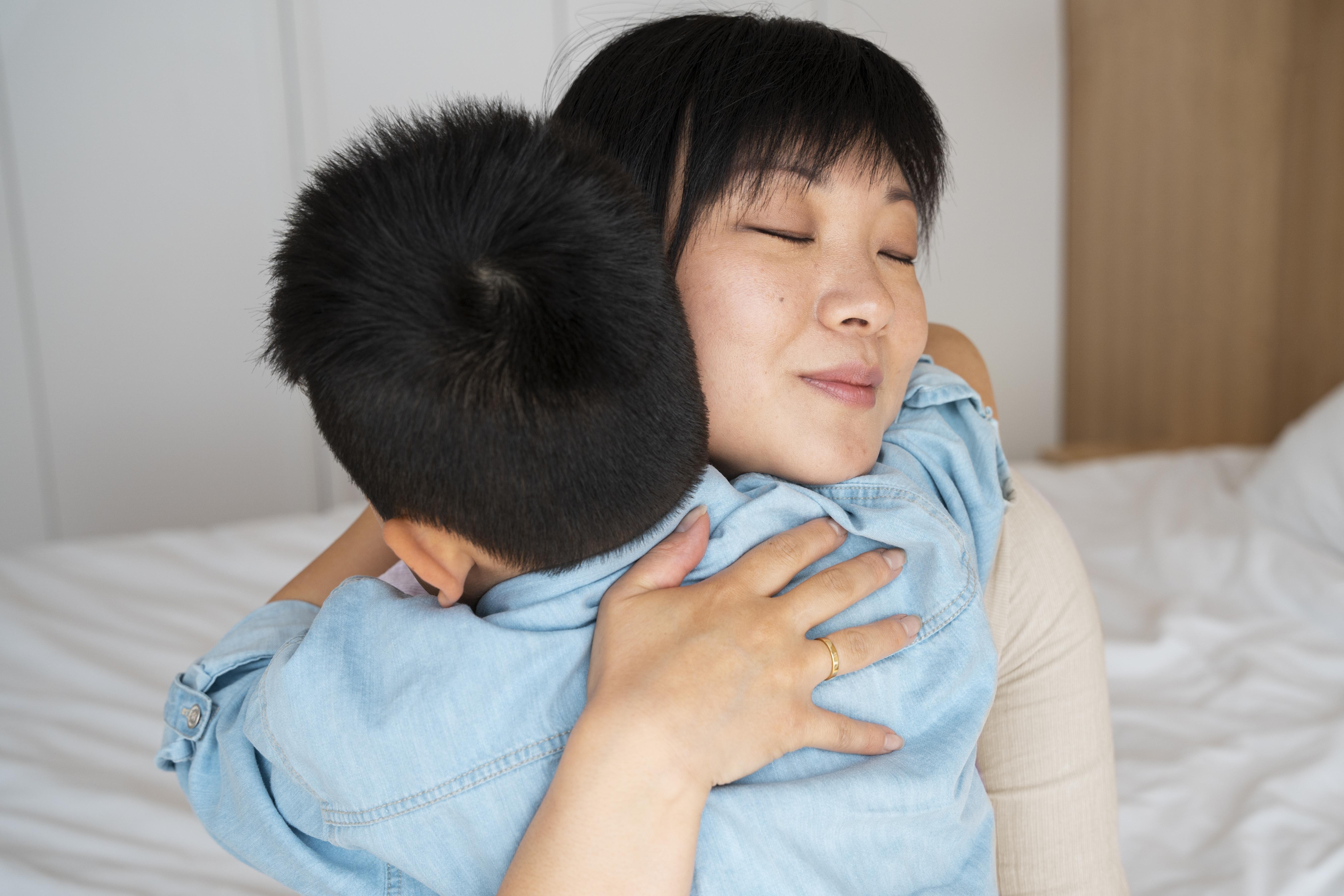 anak menangis, cara menenangkan anak, parenting anak tantrum, memahami emosi anak, cara menghadapi tantrum, Bunda, si Kecil